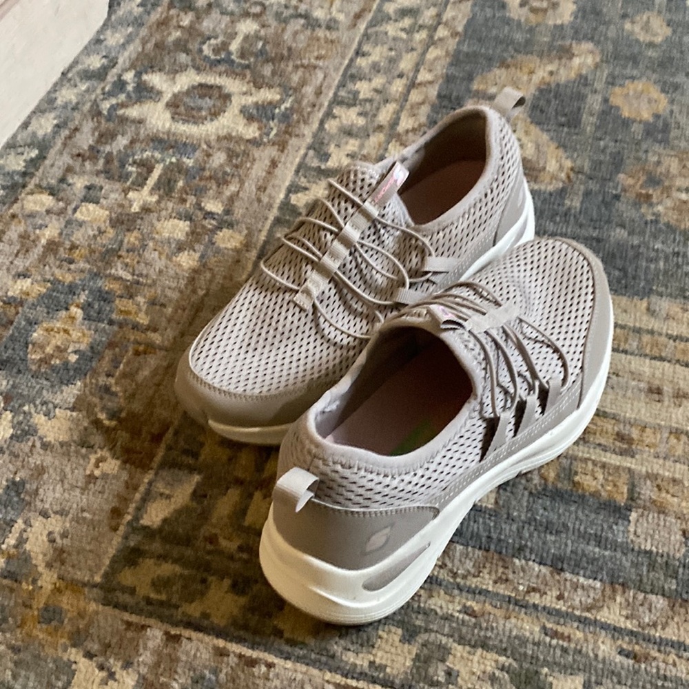 Skechers sport arch comfort sneaker